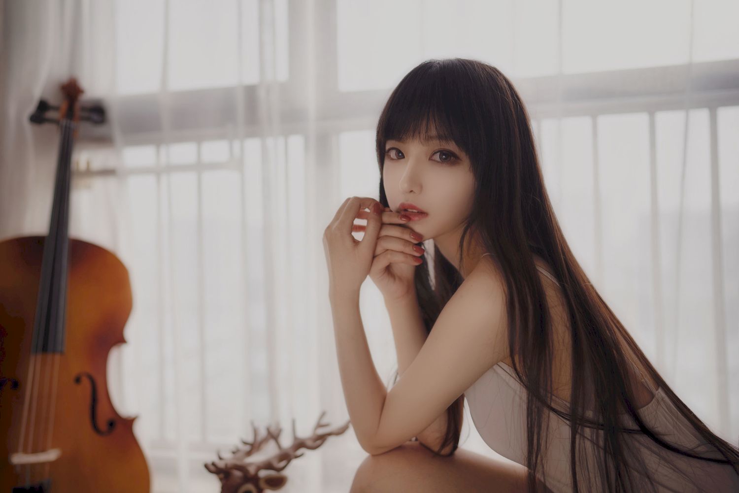 Shika小鹿鹿娇好颜值白色服饰私房写真