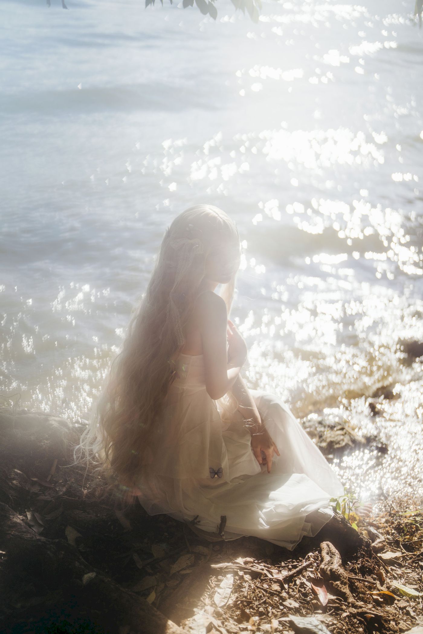 白裙美女是三不是世w