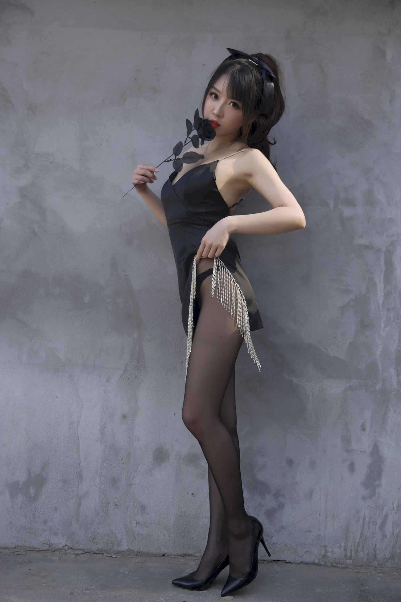 小女巫露娜黑色流苏搭配黑丝美腿COS福利