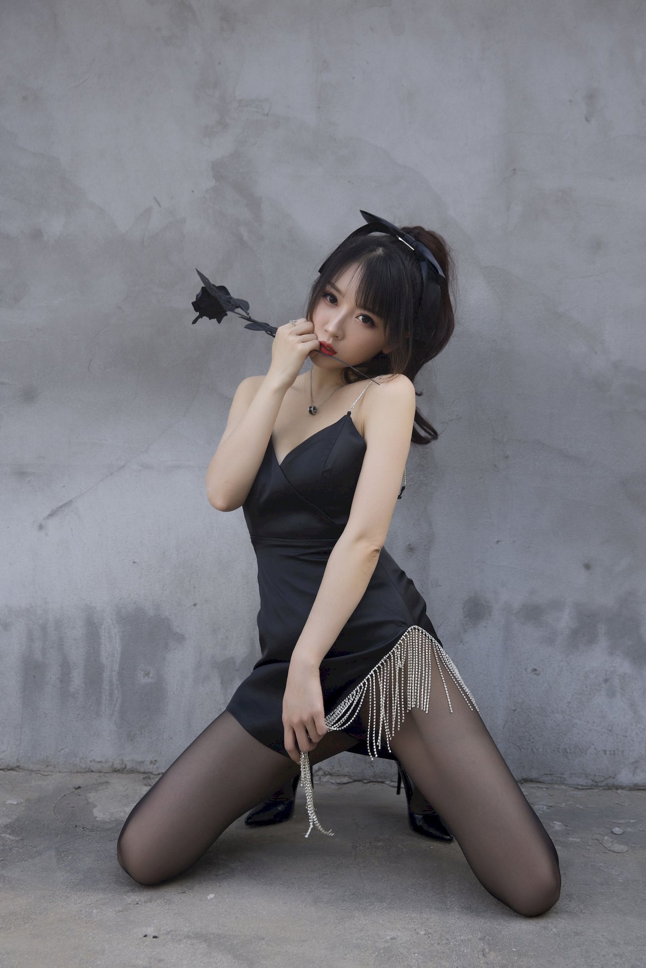 小女巫露娜黑色流苏搭配黑丝美腿COS福利