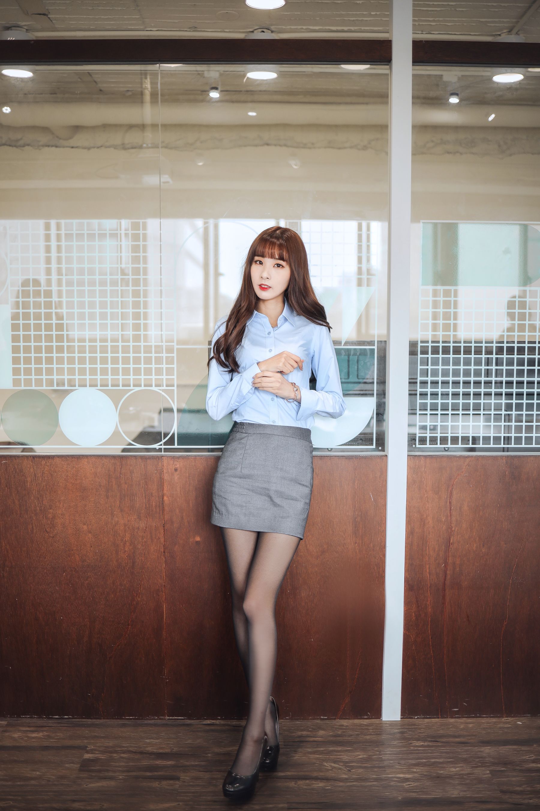 泥泥汝黑丝美腿搭配职场OL白领主题写真