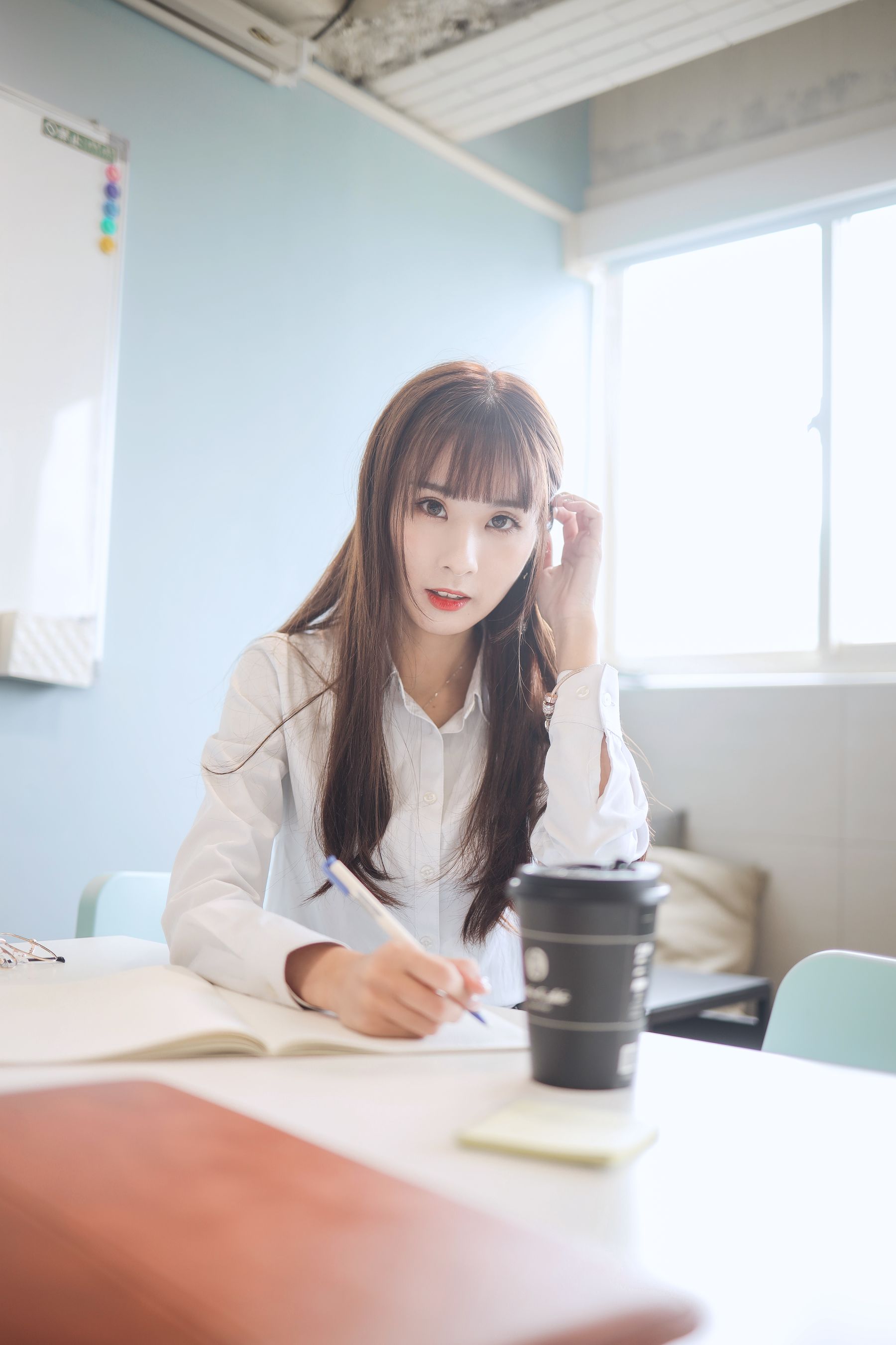 泥泥汝黑丝美腿搭配职场OL白领主题写真