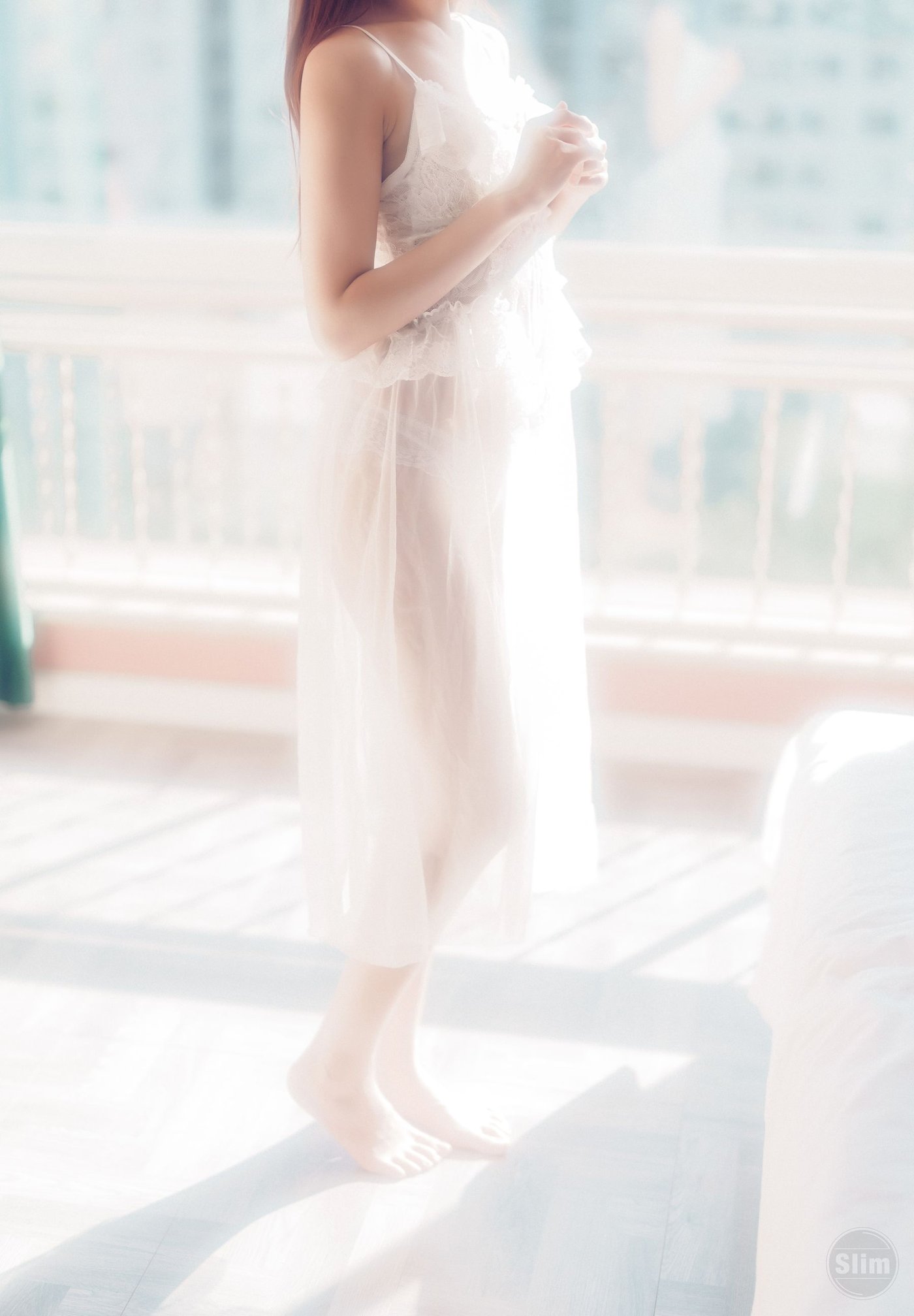 嫩模源纱希喵喵喵薄纱白裙写真