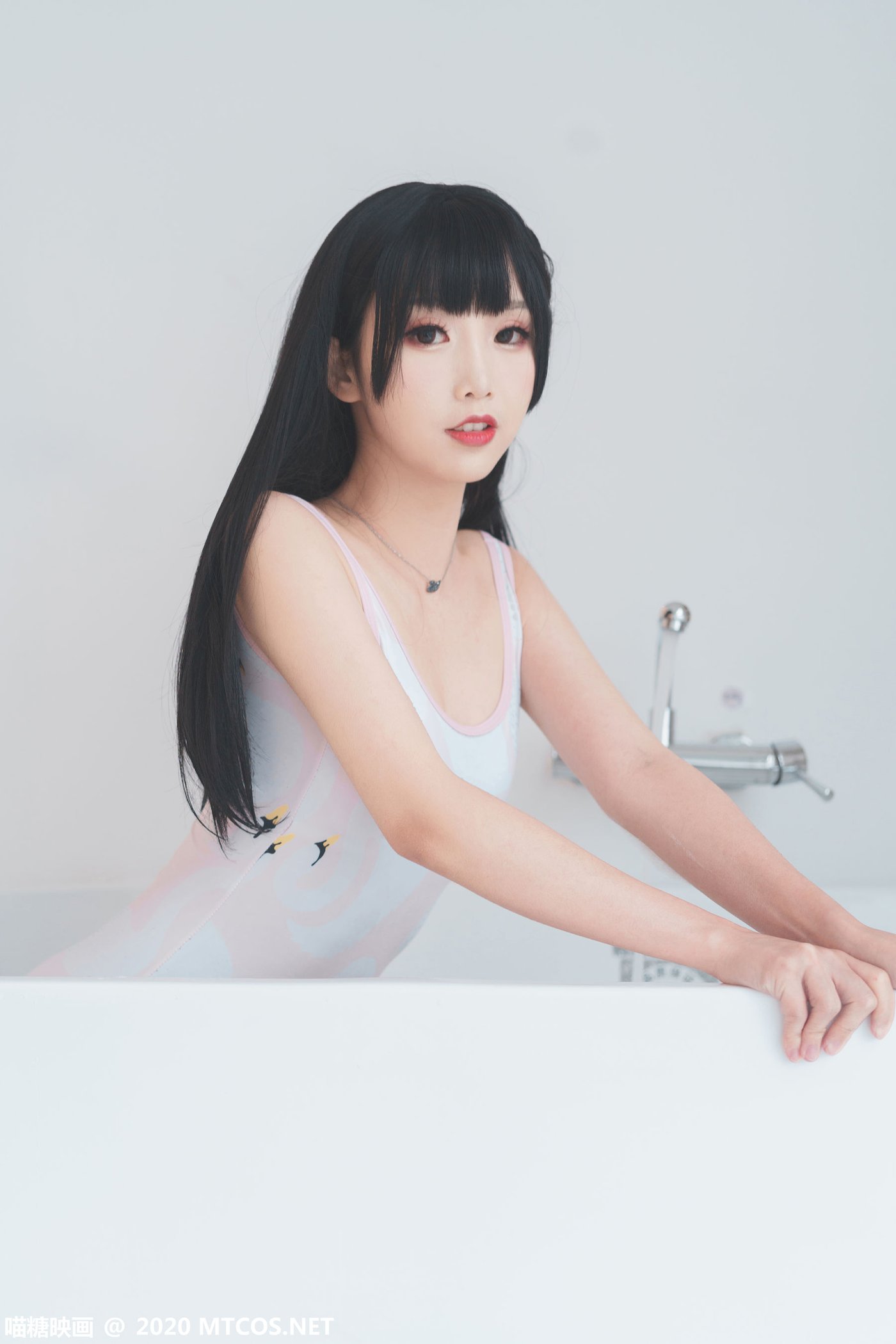 邻家小妹面饼仙儿死库水浴缸泡泡浴私房写真