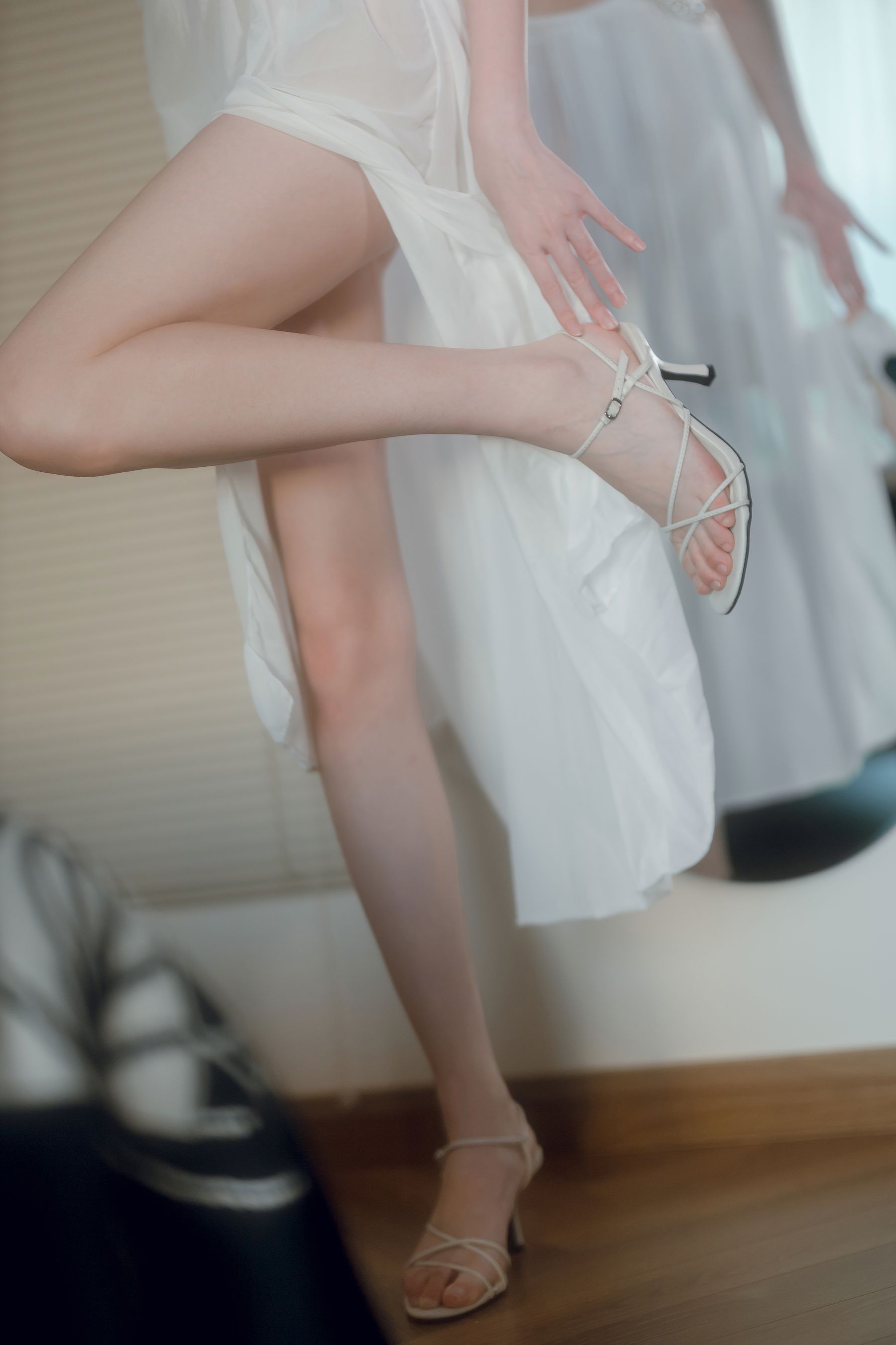 许岚LAN白裙修长美腿短发系列清纯写真