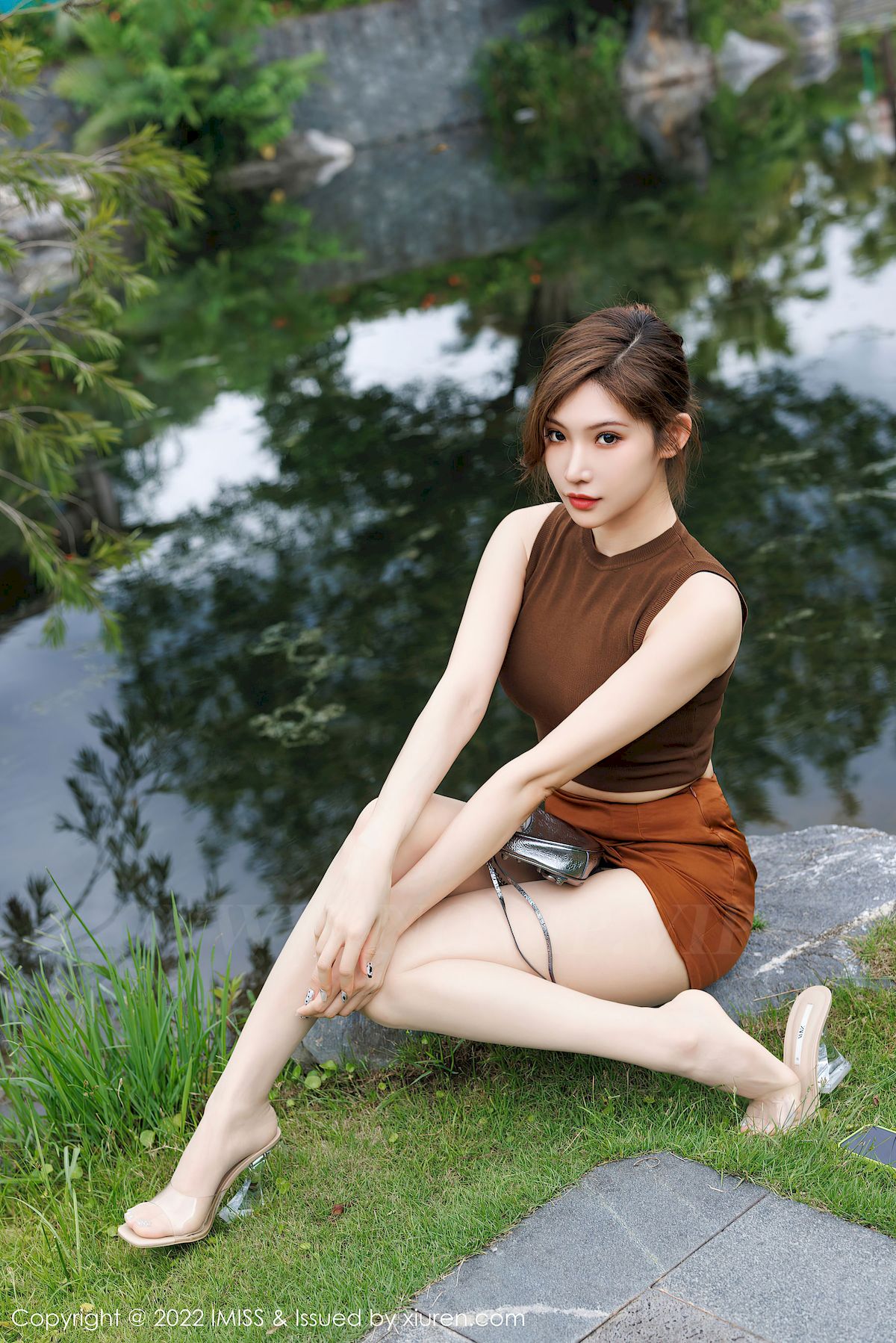 小狐狸Kathryn - 咖啡色服饰+修长美腿性感写真