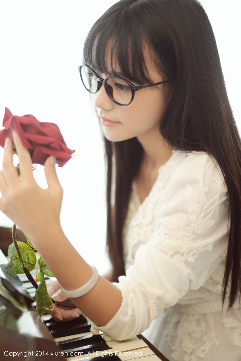 美媛馆足球宝贝Toro羽住绿茵场小清新户外写真套图